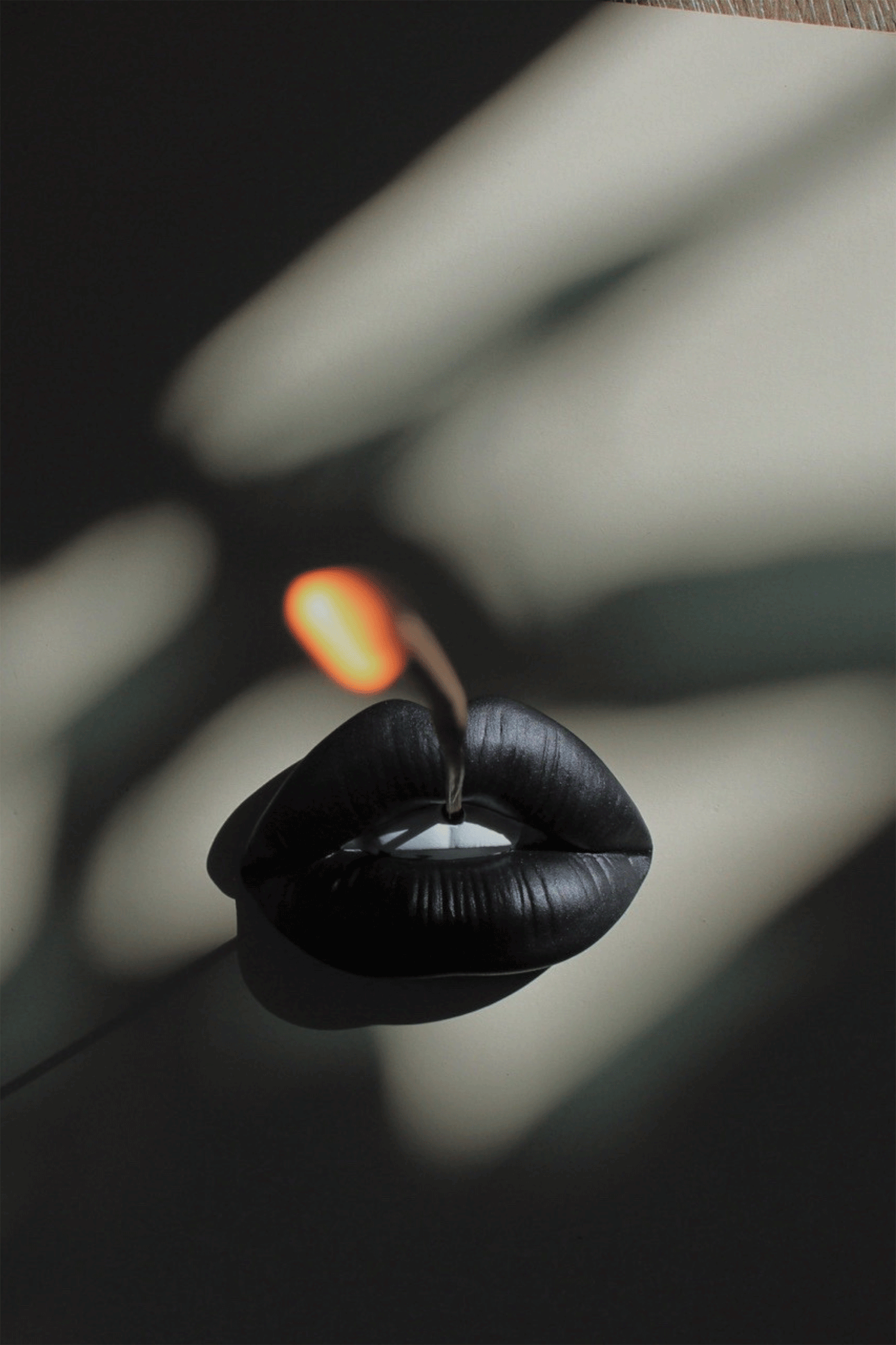*NEW* Dame Beso Incense Stick Holder