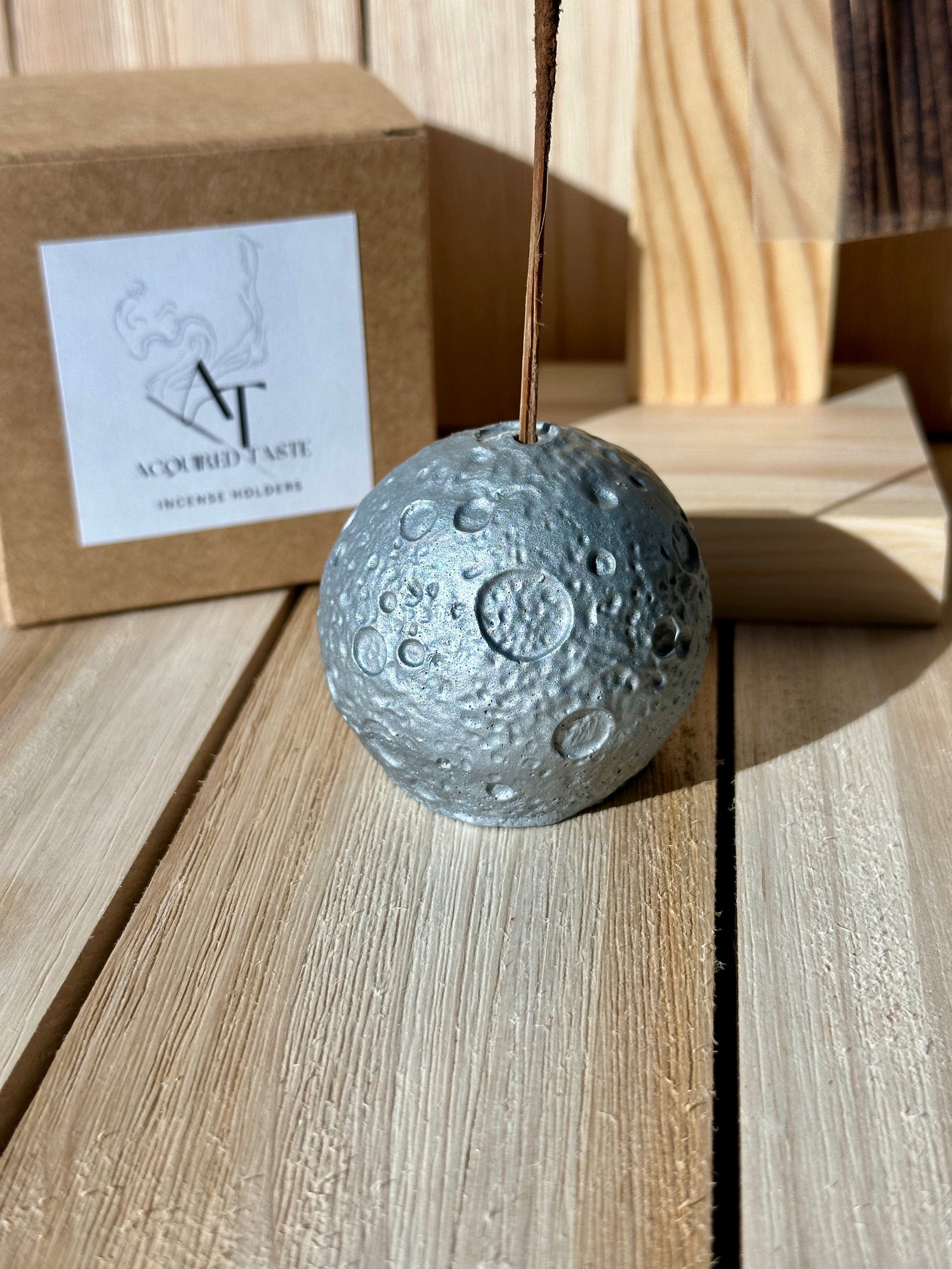 Incense holder in the shape of a full moon